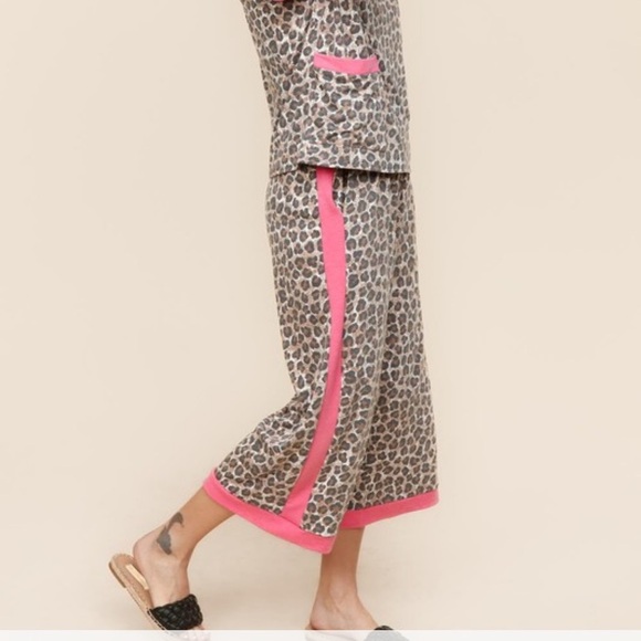 283 🩷Haptics Leopard Print Top with Pink Accents - Picture 4 of 4